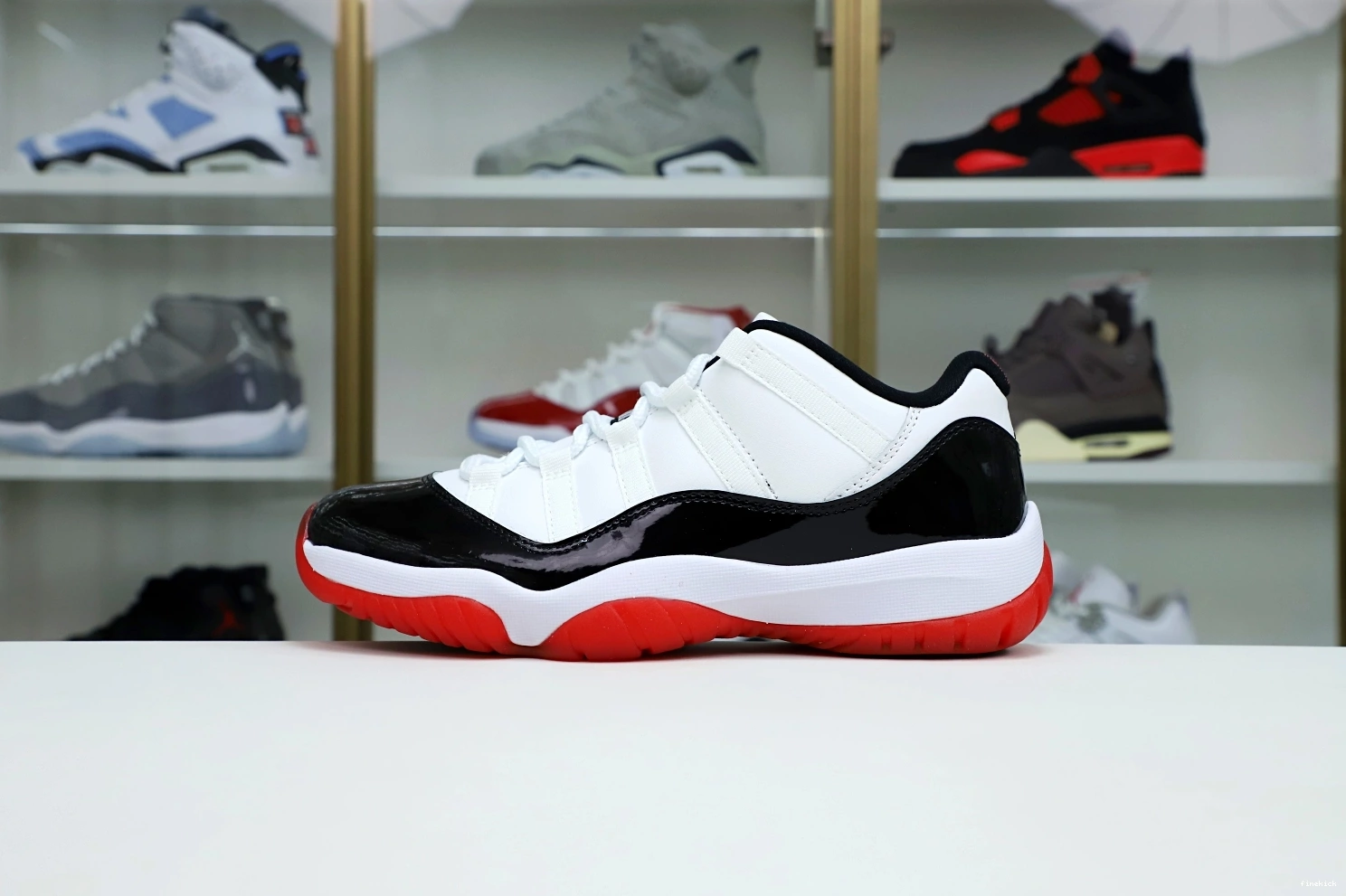 AIR WHITE 11 JORDAN BRED LOW 0716